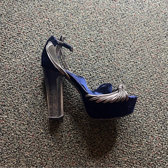 GUESS Y2K Navy Blue & Silver Velvet Ombre Strappy Platform Heels Sandal Shoes 7 - Picture 2 of 16